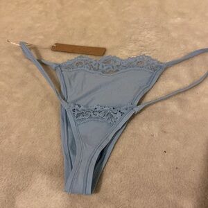 SKIMS NWT Lace Thong